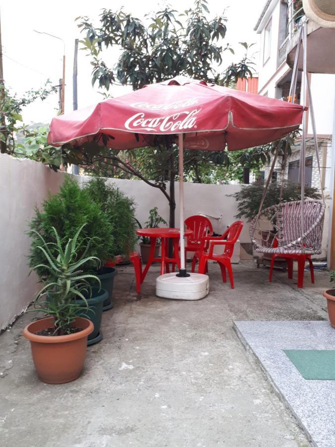 Home 巴统 外观 照片