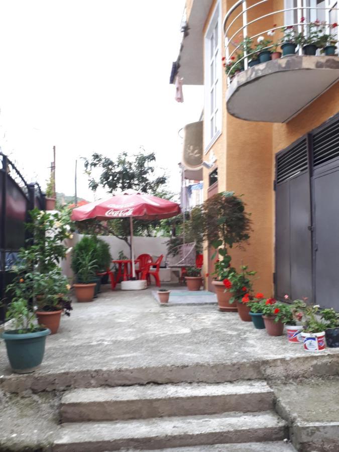 Home 巴统 外观 照片