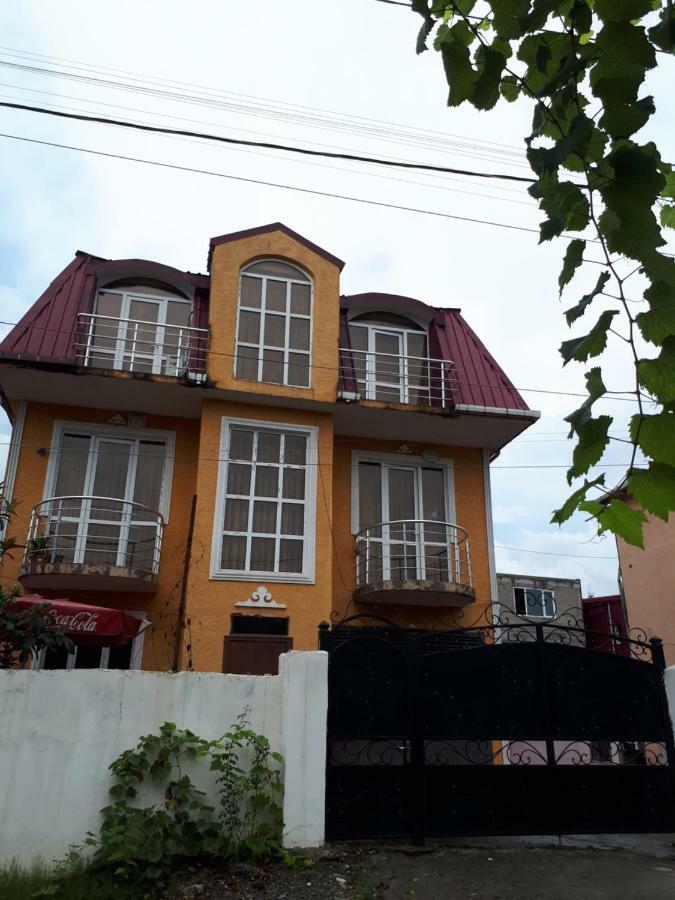 Home 巴统 外观 照片